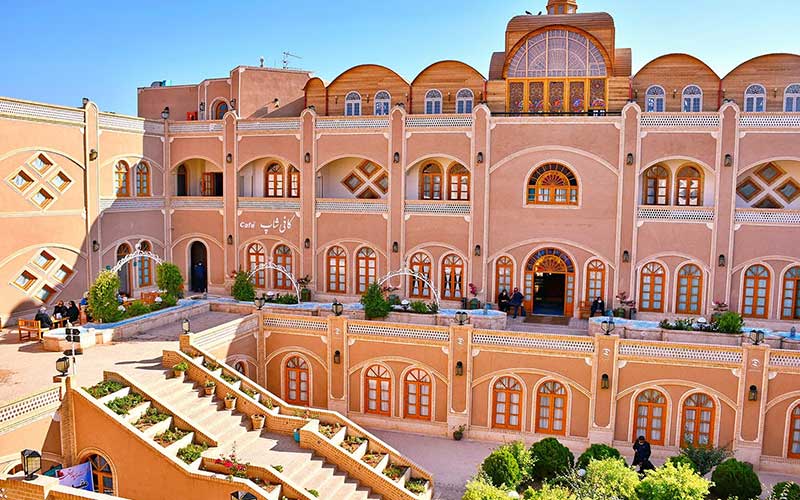 بهترین اقامتگاه‌های بوم‌گردی یزد برای تجربه‌ی معماری سنتی ایرانی